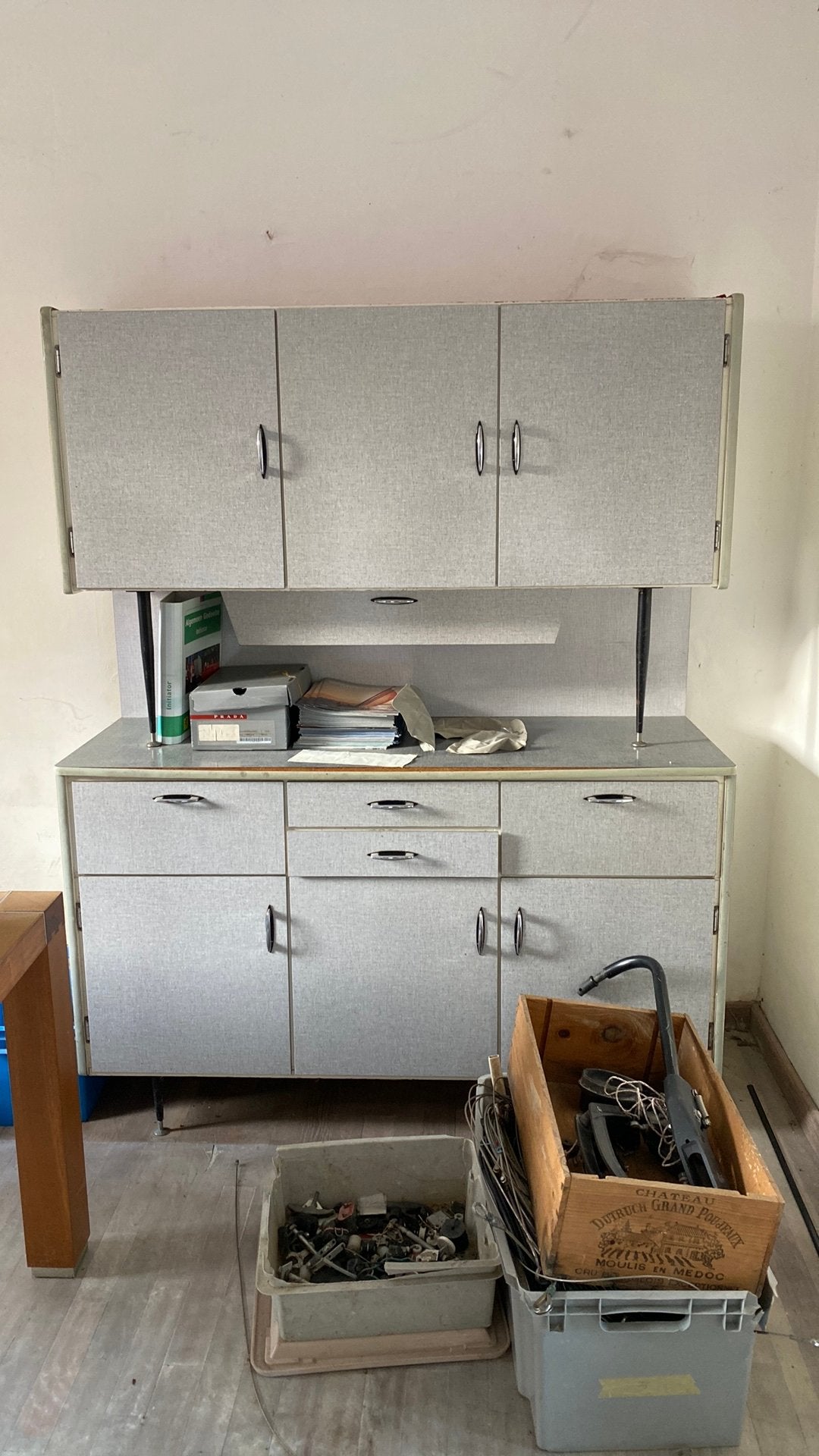 Formica kast, Enlèvement, Utilisé