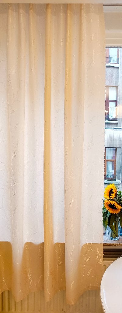 2 curtains. Wide 150 cm, High 228 cm, Huis en Inrichting, Stoffering | Gordijnen en Lamellen, Nieuw, Gordijn, Beige, Overige materialen