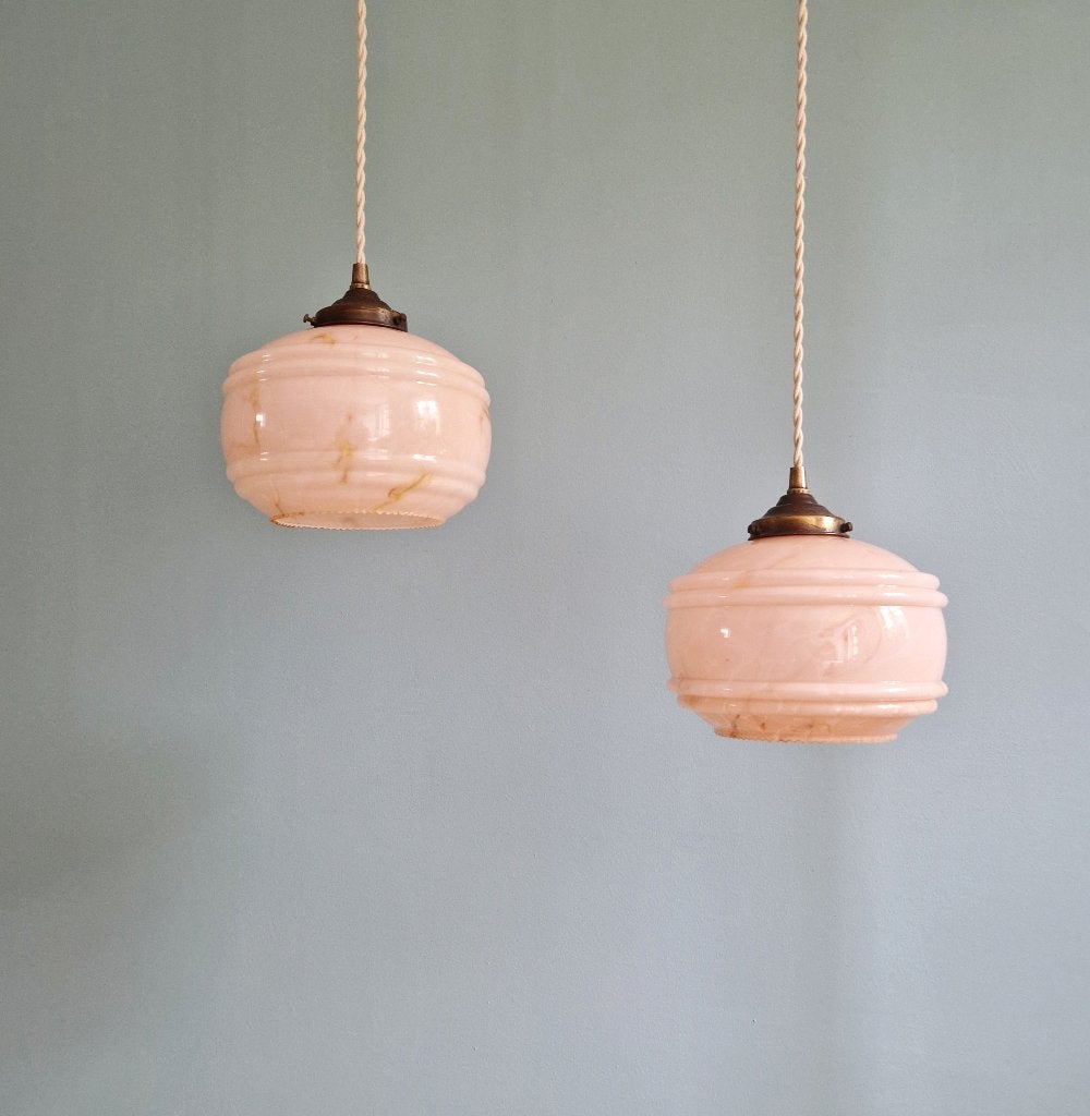 Paire de suspensions Art Déco en opaline marbrée rose, Antiquités & Art, Enlèvement ou Envoi