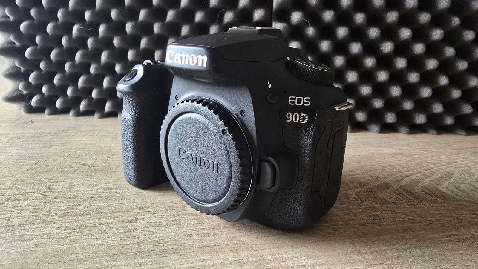 Canon EOS 90D - bon état, Chargeur, Écran inclinable/pivotant, Canon, Comme neuf