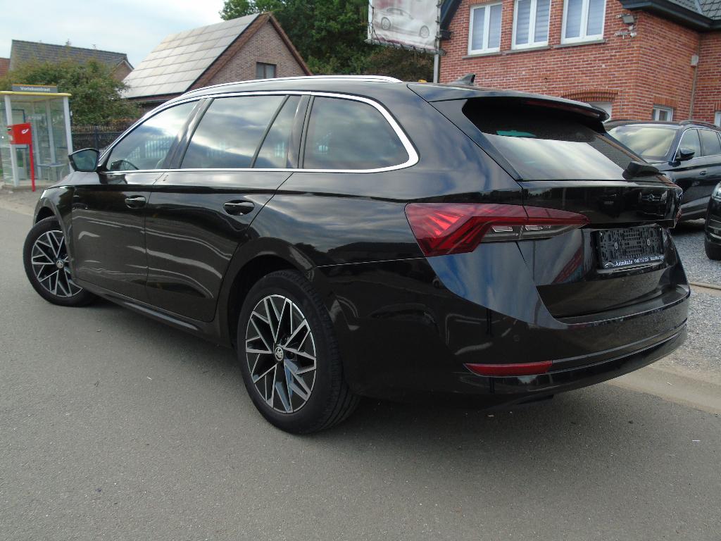 Skoda Octavia Sw 2.0TDI DSG*202*1e Eigen*Keyless Go*AUTOMAAT, Auto's, Skoda, Zwart, 5 deurs, Dealer onderhouden, Te koop