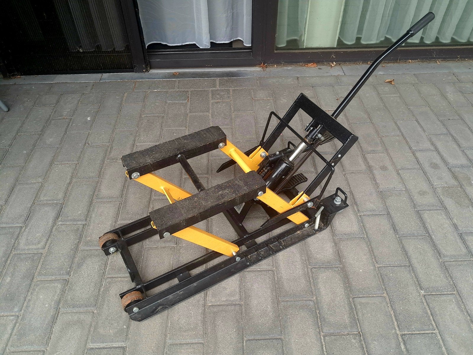 Motorhefbrug 750 kg, Motoren, Ophalen