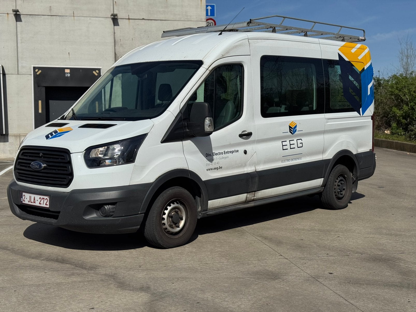 FORD TRANSIT / 2.0 DIESEL! / 9 PLAATS! / L2 / H2! / GEKEURD!, Voorwielaandrijving, 4 deurs, Euro 6, Wit