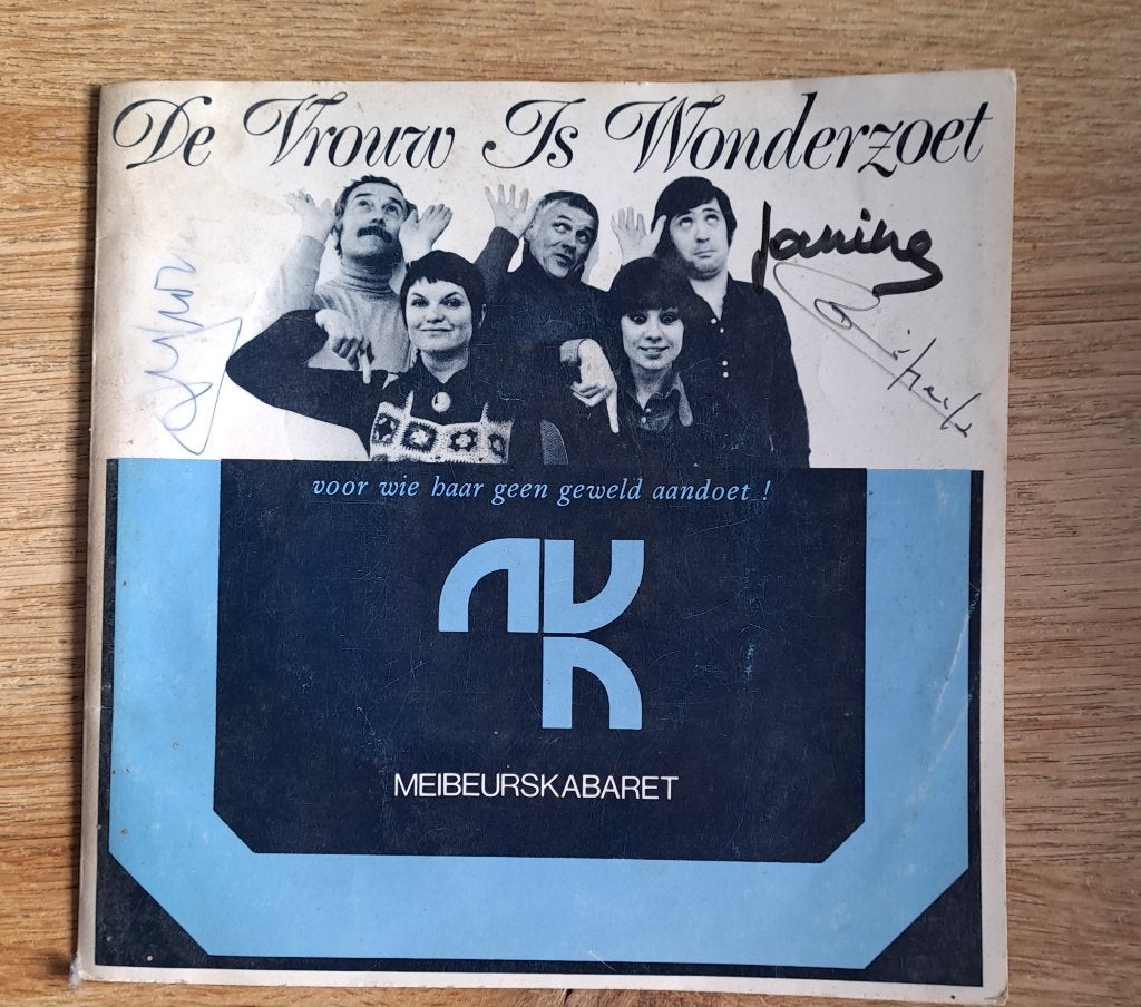 GEHANDTEKEND vinyl single Meibeurskabaret De Vrouw is Wonder, Gebruikt, 7 inch, Ophalen of Verzenden, EP