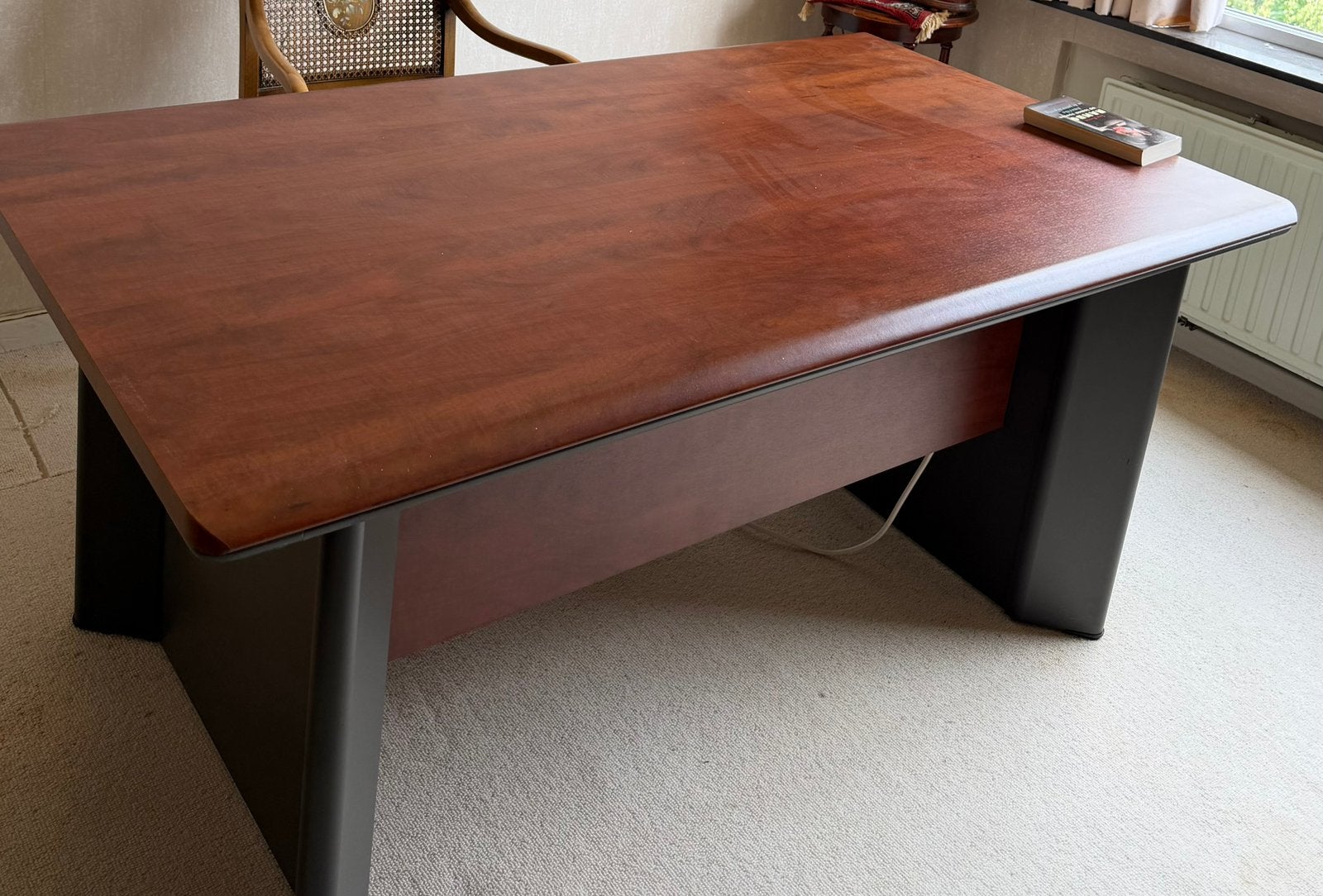 Klassieke retro bureau eikenfineer, Huis en Inrichting, Bureaus, Ophalen, Zo goed als nieuw