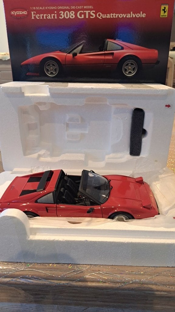 Ferrari 308 GTS Quattrovalvole 1/18 Kyosho, Enlèvement ou Envoi, Comme neuf, Voiture, Kyosho