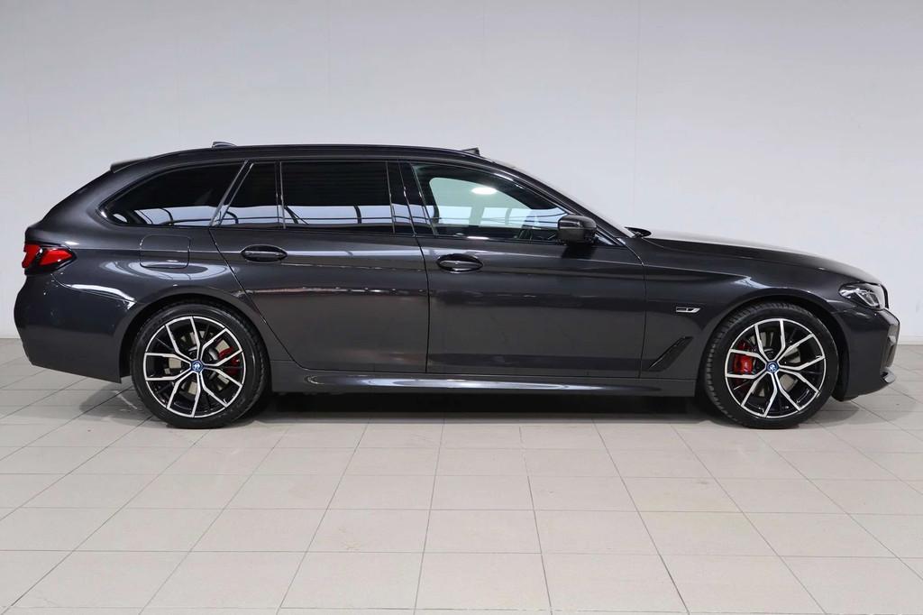BMW 5 Serie 530 Touring 530eAS PHEV M PACK (bj 2022), Auto's, BMW, Automaat, 1998 cc, Gebruikt, 4 cilinders