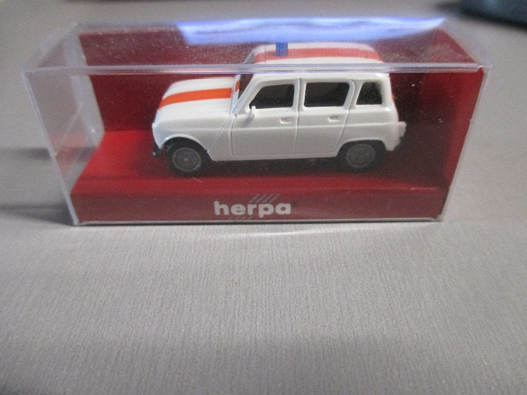 Renault R4 Gendarmerie - marque Herpa - échelle 1:87, Hobby & Loisirs créatifs, Enlèvement ou Envoi, Comme neuf, Voiture, Herpa