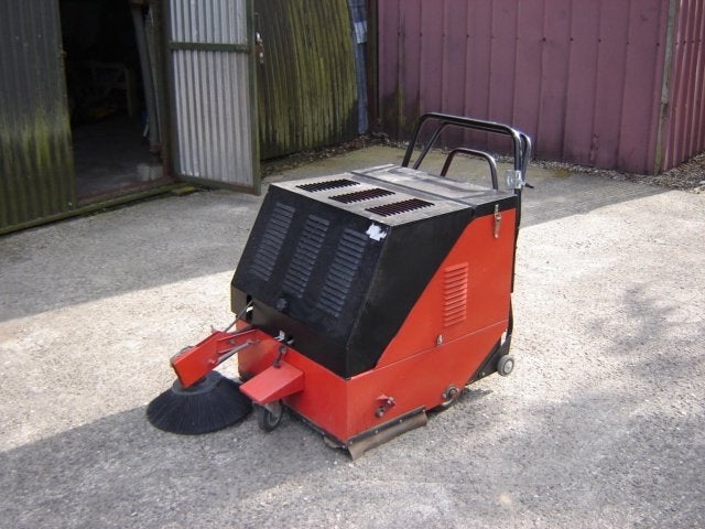 veegmachine met benzinemotor en stofafzuiging, Tuin en Terras, Ophalen, Zo goed als nieuw