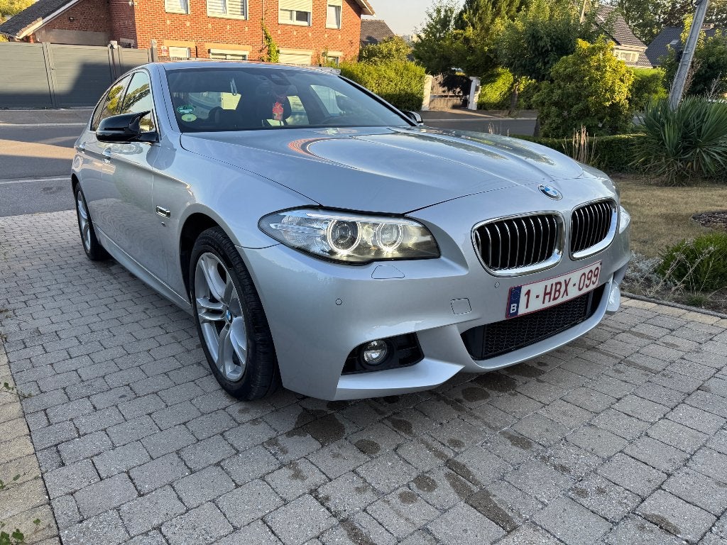 BMW 518dA 2016 Pack M, Autos, BMW, Cuir, Argent ou Gris, 1700 kg, Noir