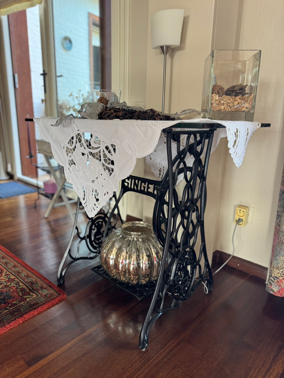 Bijzettafel SINGER, Ophalen, Zo goed als nieuw