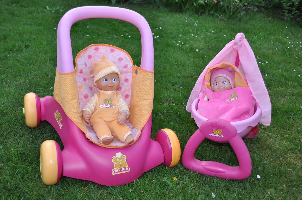 mini kiss buggy en bedje, beiden met popje, Ophalen, Zo goed als nieuw