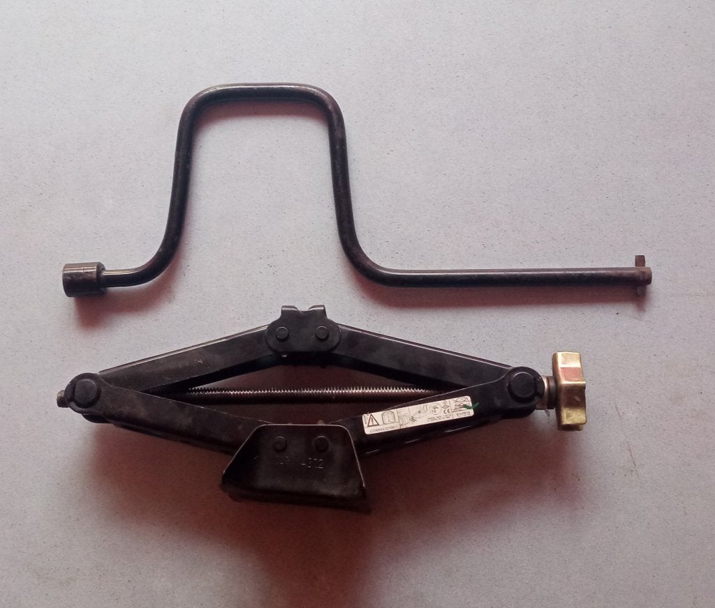 Vend cric de secours d'origine Renault / Dacia, Autos : Divers, Enlèvement, Utilisé
