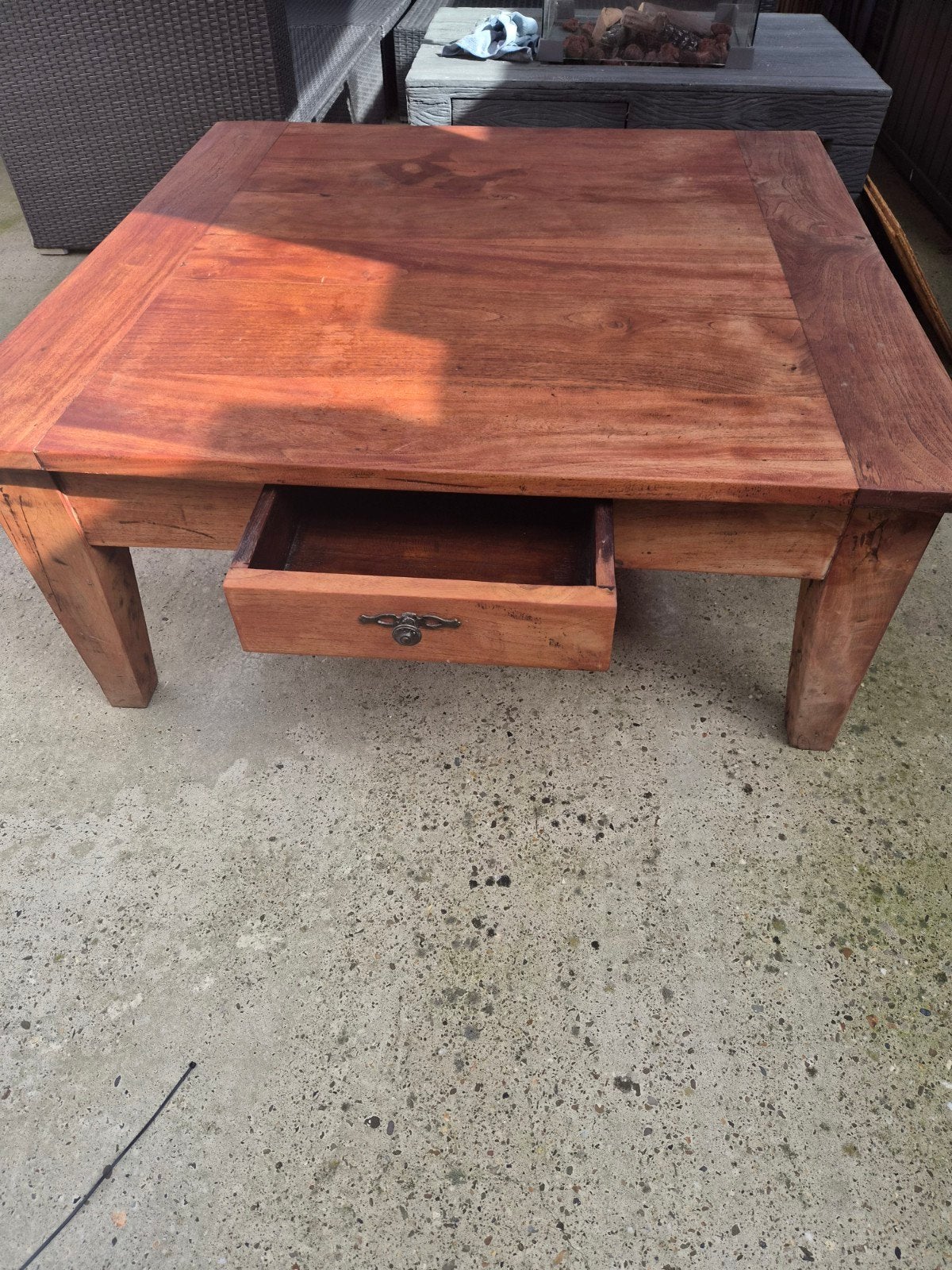 table carrée en bois, Enlèvement