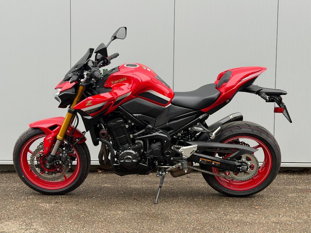 Kawasaki Z 900 Édition Performance/Akrapovic/Carbone --A2, Entreprise, Plus de 35 kW, 948 cm³, Permis Moto A2 minimum