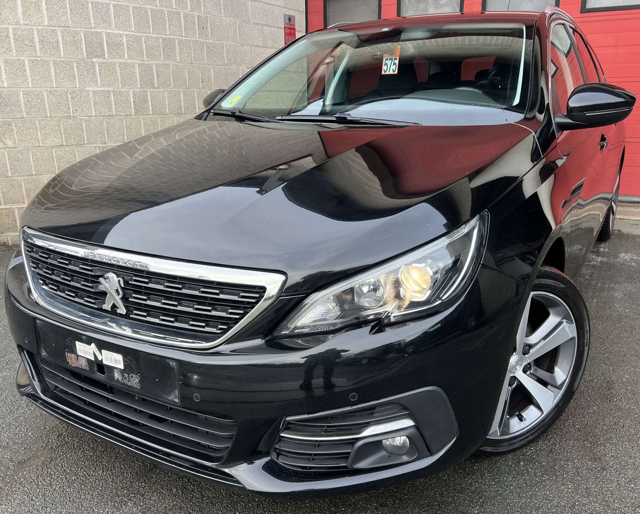 Peugeot 308 SW 1.5 BlueHDi Active + NAVI + CAMÉRA + BOITE A, Automaat, Gebruikt, 4 cilinders, Zwart