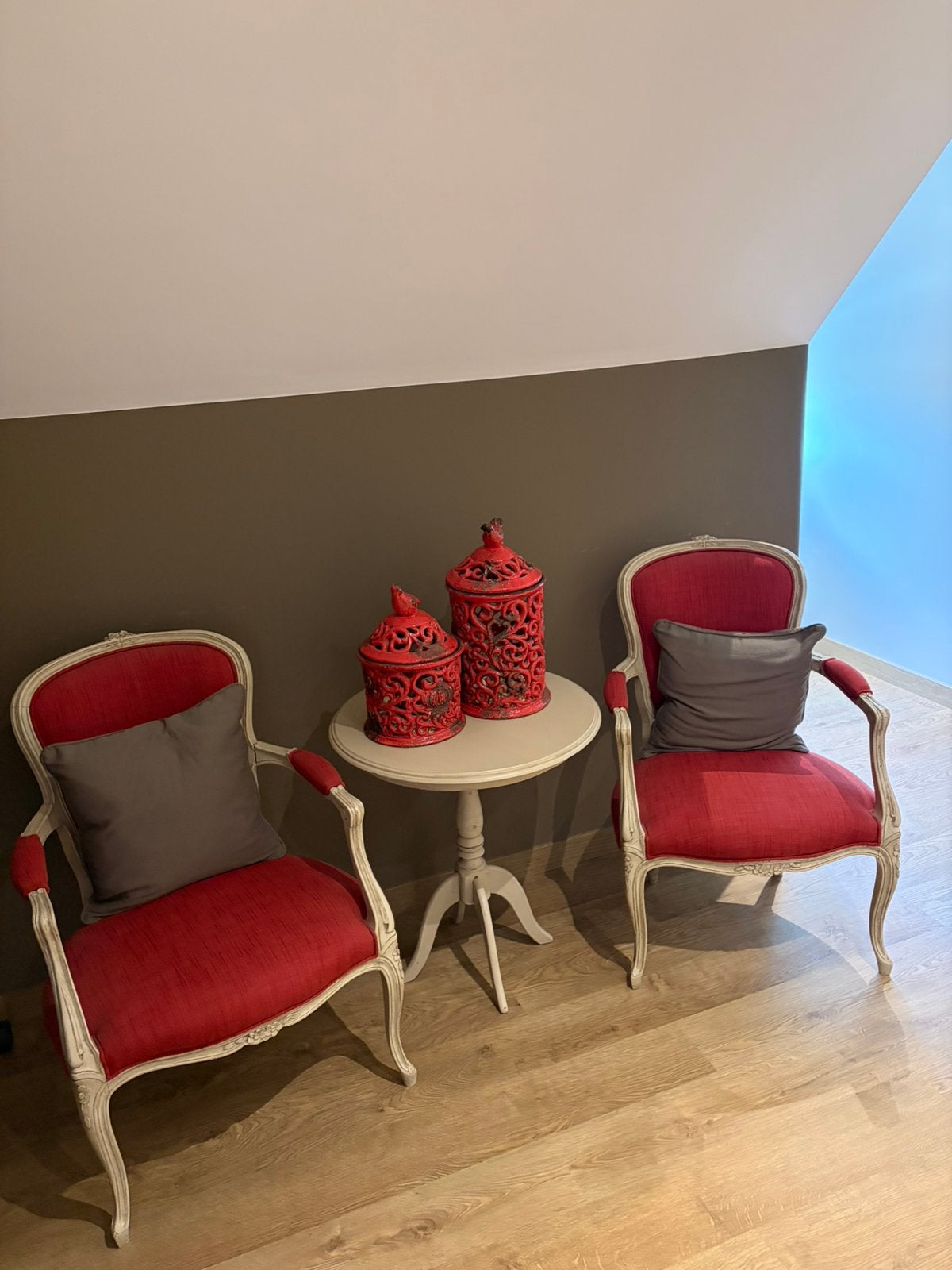 2 stoelen en tafel, Enlèvement