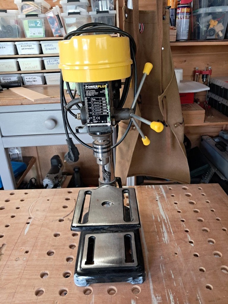 tafelboormachine, Doe-het-zelf en Bouw, Gereedschap | Boormachines, Ophalen, Zo goed als nieuw, 400 tot 600 watt, Overige typen