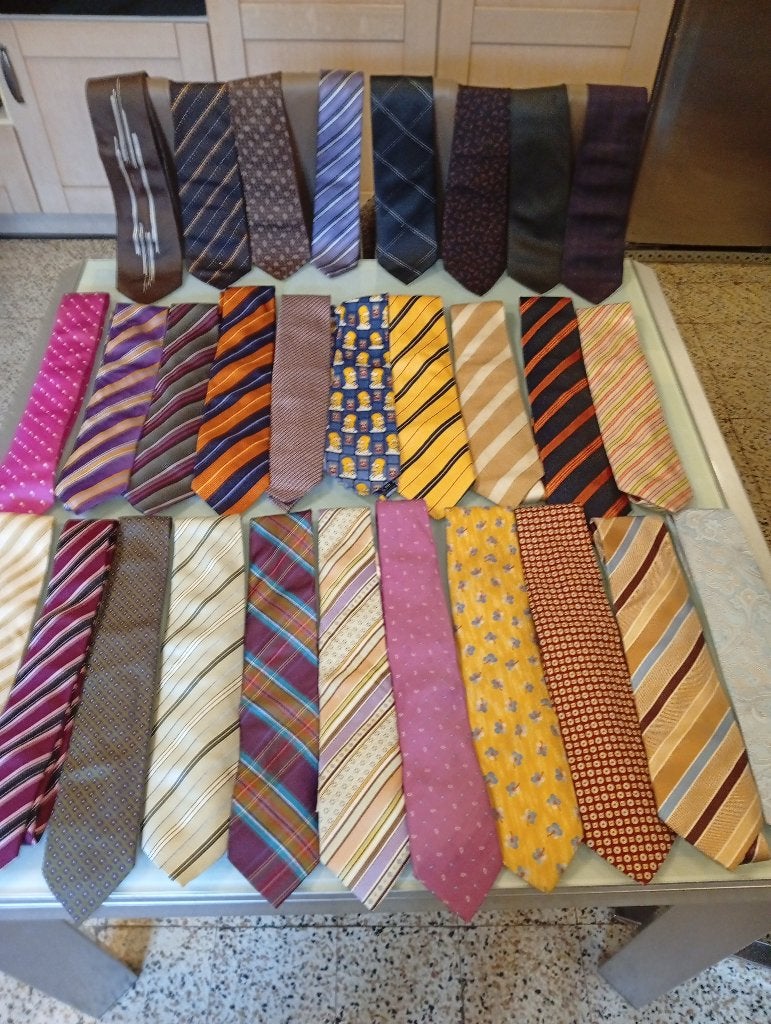 29 plastrons van  merk vintage Zegna, Smalto, The Simpsons, Ophalen, Roze