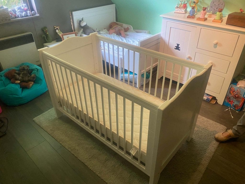 Lit bébé avec bon matelas, Enfants & Bébés, Enlèvement, Utilisé, Lit