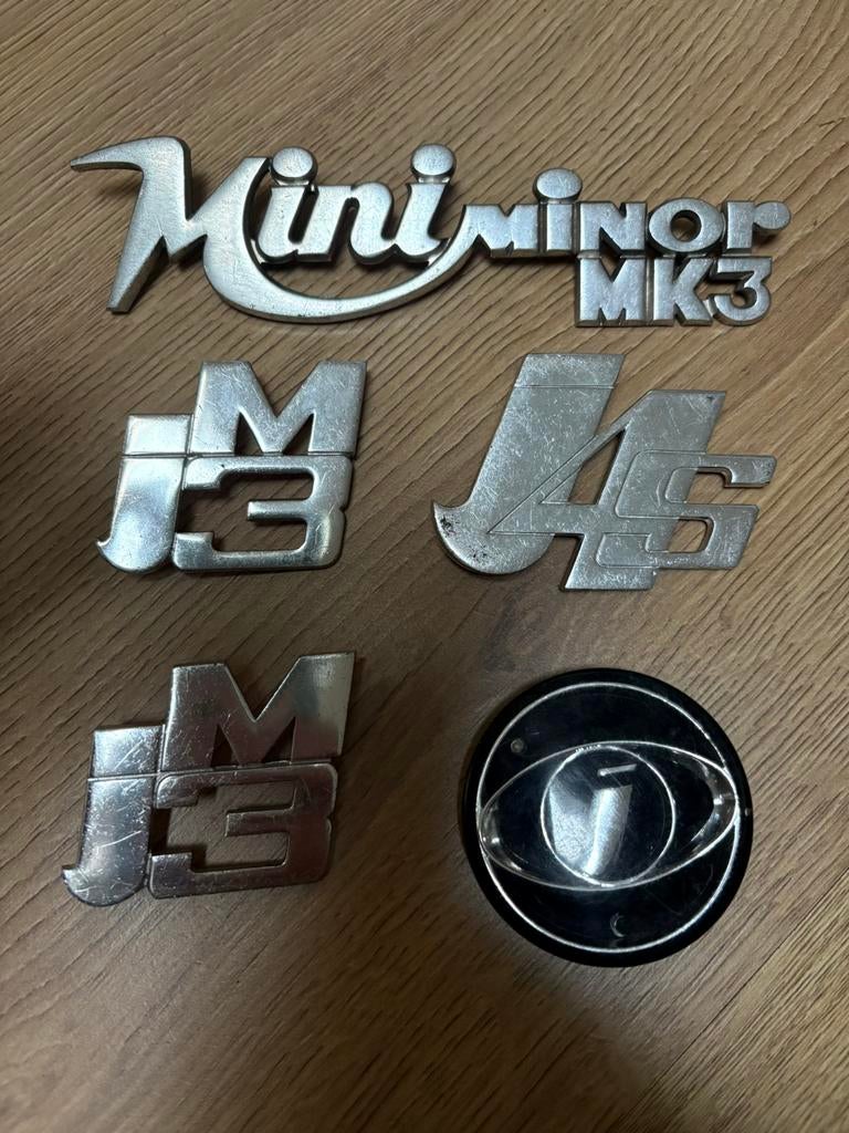 Innocenti emblemen logo’s, Ophalen of Verzenden, Gebruikt, Oldtimer onderdelen