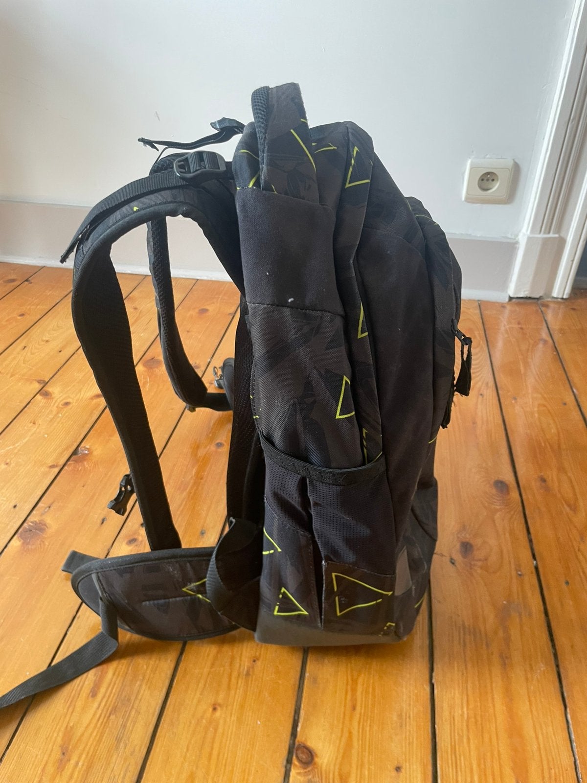 Kinder Schooltas; Satch Rugzak zwart/neongroen – ergonomisch, Handtassen en Accessoires, Tassen | Rugtassen, Zo goed als nieuw
