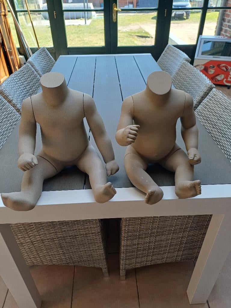 2 paspoppen baby kleding zittend 38 cm hoogte, Ophalen, Zo goed als nieuw, Paspop