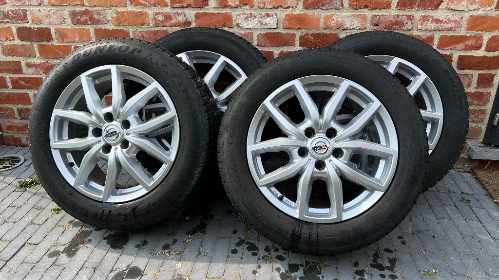 Pneus hiver + jantes - Nissan Qashqai (M+S) - 215/60 R17 96H, Auto-onderdelen, Banden en Velgen, Ophalen, 17 inch, Winterbanden