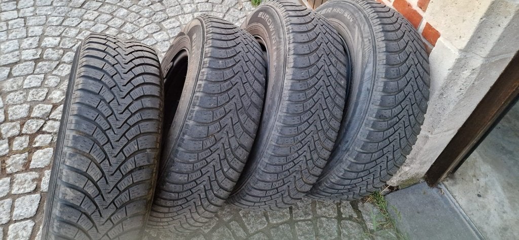 Winterbanden Falken Eurowinter HS01 SUV - 215/70R16, Auto-onderdelen, Banden en Velgen, Ophalen, 16 inch, Banden en Velgen, Winterbanden