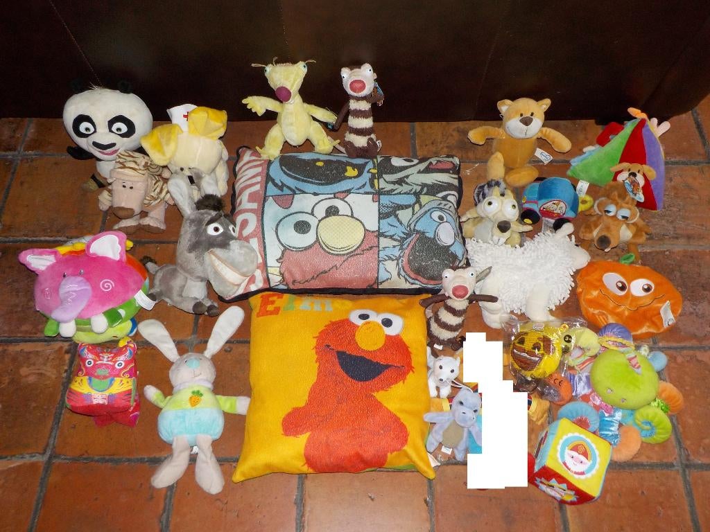 grote verzameling knuffels en kussens - Ice Age Sesamstraat, Kinderen en Baby's, Speelgoed | Knuffels en Pluche, Ophalen of Verzenden