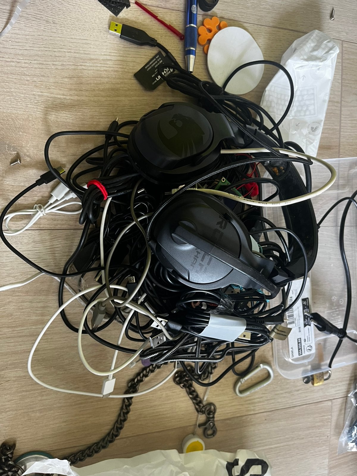 een hoop kabels usb-c usb-micro, Ophalen, Gebruikt