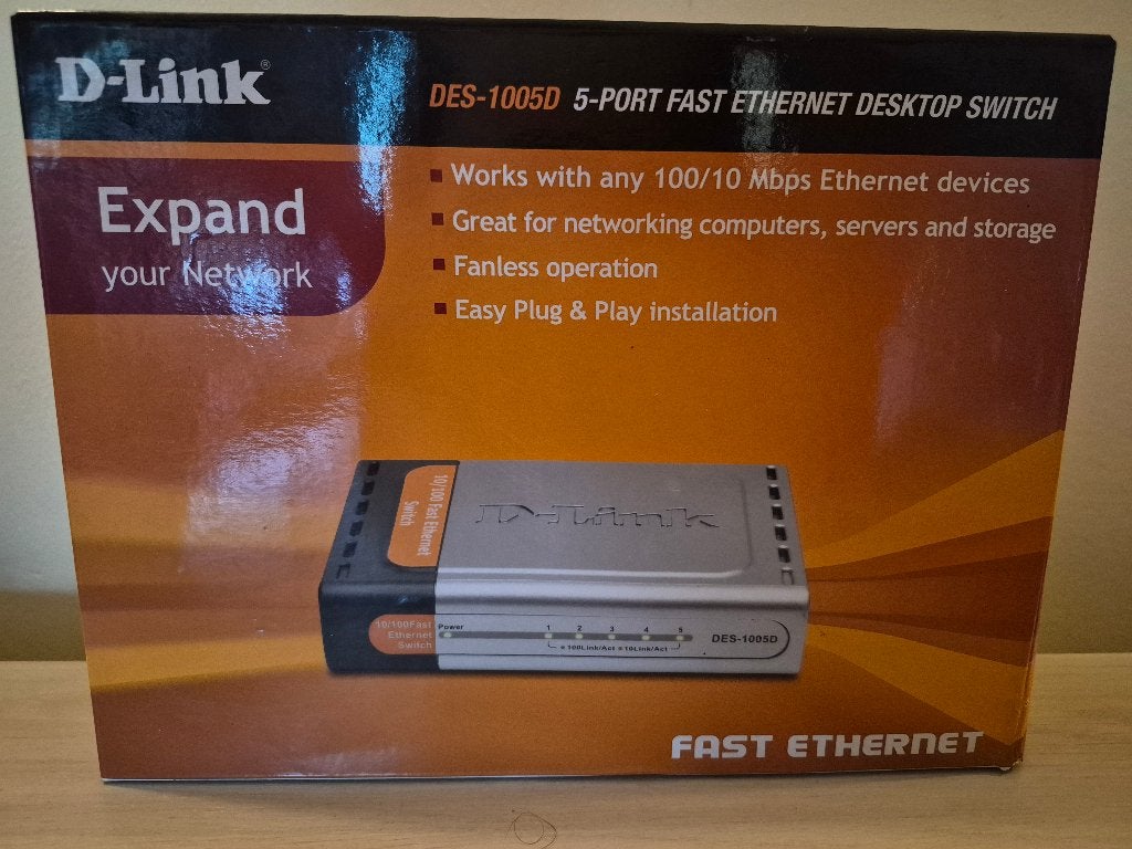 un switch de bureau Ethernet D-Link DES-1005D, Enlèvement ou Envoi, Comme neuf, Routeur avec modem