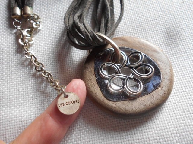 les cordes, nieuwe ketting, leder en hout, Ophalen of Verzenden, Nieuw, Overige materialen, Met hanger