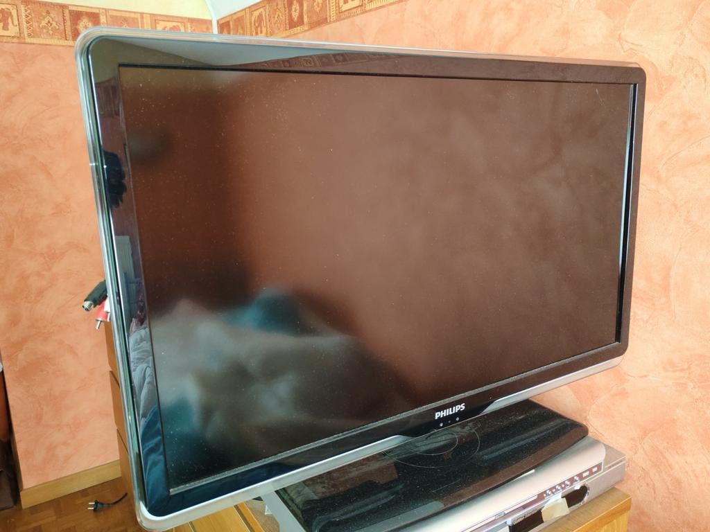 TV Philips 32 inches, Ophalen, Zo goed als nieuw, LCD, Philips