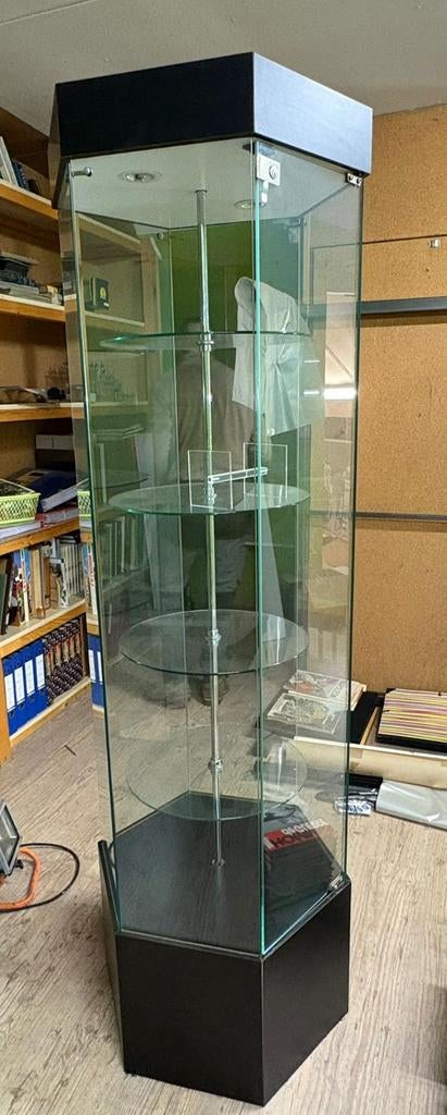6hoek vitrine, Ophalen