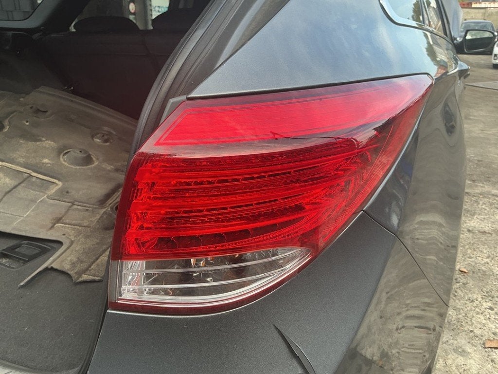FEU ARRIÈRE DROIT Hyundai i40 CW (VFC) (|924023Z000|), Autos : Pièces & Accessoires, Hyundai Motor Deutschland GmbH, Kaiserleipromenade 5
63067  Offenbach am Main, DE
