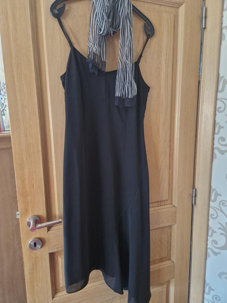 Zwart mooi lang kleedje met spaghettibandjes Esprit medium, Kleding | Dames, Zwart, Zo goed als nieuw, Onder de knie, Esprit