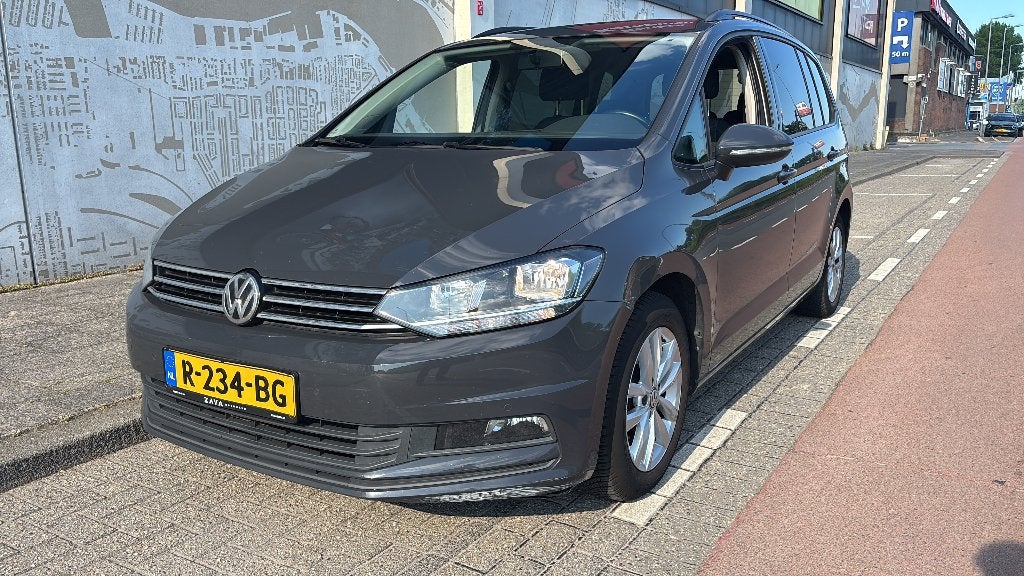 VW Touran 1.6 TDI 85KW 2017 gris Comf. 7p, Autos, Achat, 7 places, Boîte manuelle, Noir