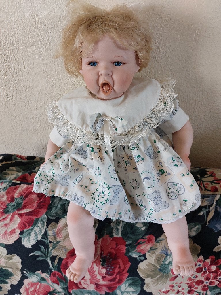 Baby screamer poppetje met porseleinen karakter, Verzamelen, Ophalen, Gebruikt, Pop, Levensecht of Reborn