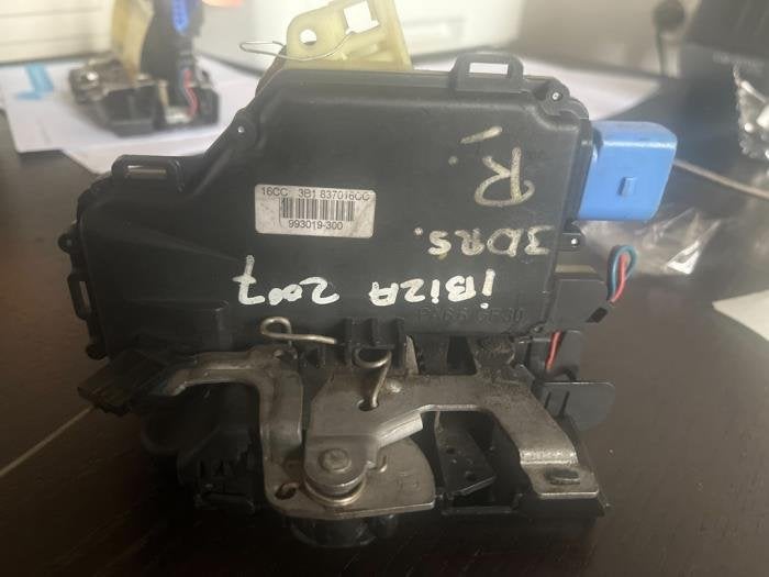 Serrure portière mécanique 2portes droite d'un Seat Ibiza, -, 3 mois de garantie, Utilisé, -
