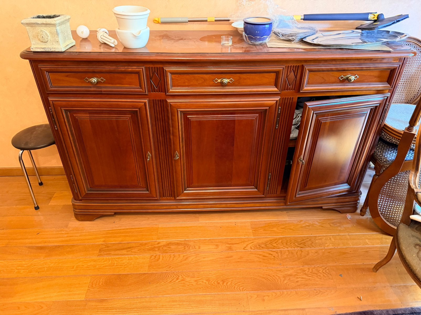 Mooie eetkamer - dressoir 6 stoelen tafel tv-kast vitrine, Huis en Inrichting, Ophalen, Zo goed als nieuw