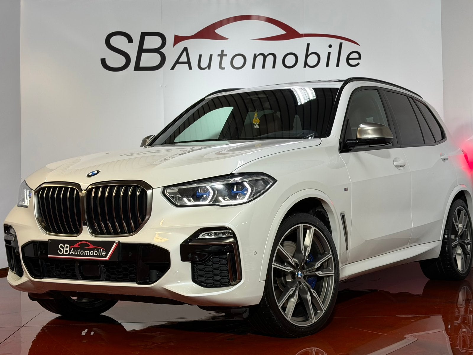 BMW X5 M M50 dAS AdBlue // TOIT-PANO // LASER // GARANTIE //, Automaat, 2993 cc, Wit, Bedrijf