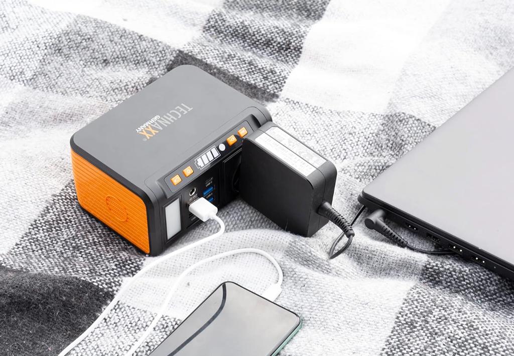 Draagbare kampeer powerbank met stopcontact, Caravans en Kamperen, Kampeeraccessoires, Ophalen of Verzenden, Zo goed als nieuw