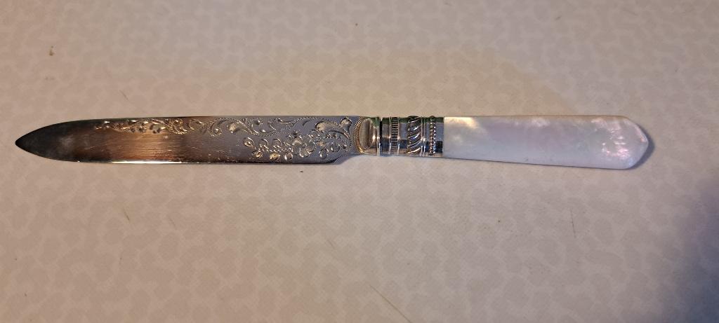 Zilveren mes met parelmoer handvat, Antiek en Kunst, Ophalen of Verzenden
