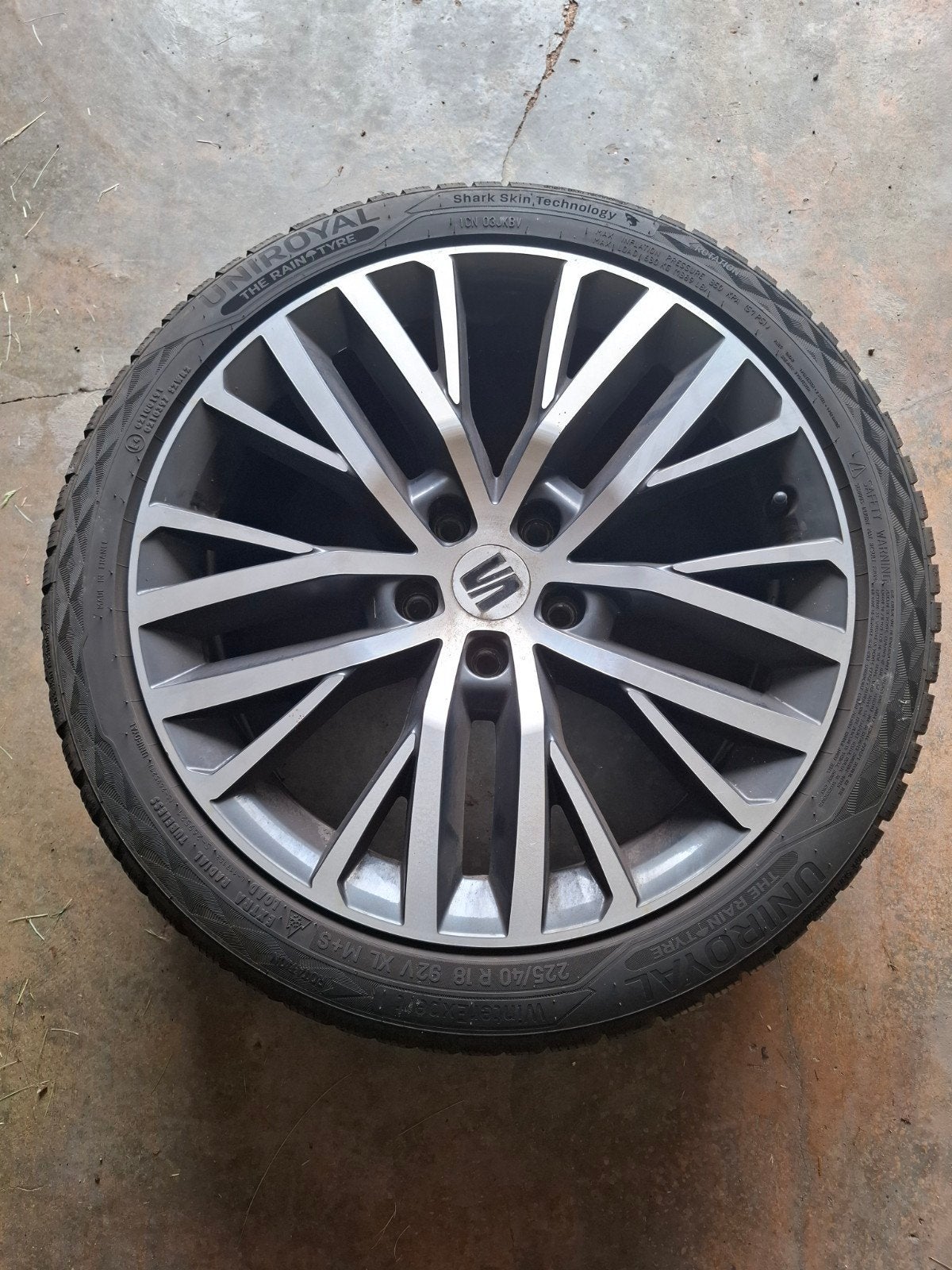 4 Jantes Alu SEAT 18" + Pneus Hiver Uniroyal 225/40 R18, Autos : Pièces & Accessoires, Pneus & Jantes, Pneu(s), Pneus hiver, 18 pouces