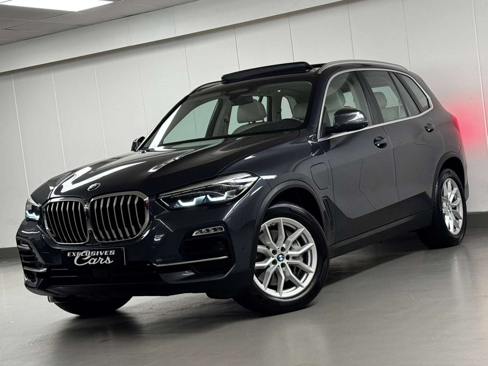 BMW X5 X-DRIVE45e TO PANO HEAD-UP CAMERA 360 GPS CUIR LED FU, Autos, Cuir, Argent ou Gris, Achat, Entreprise