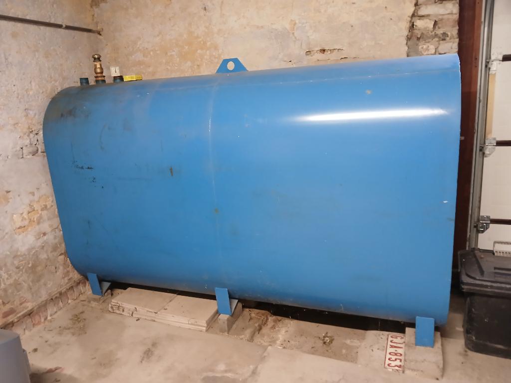 Cuve mazout 2000 litres, Bricolage & Construction, Enlèvement, Comme neuf, Autres types