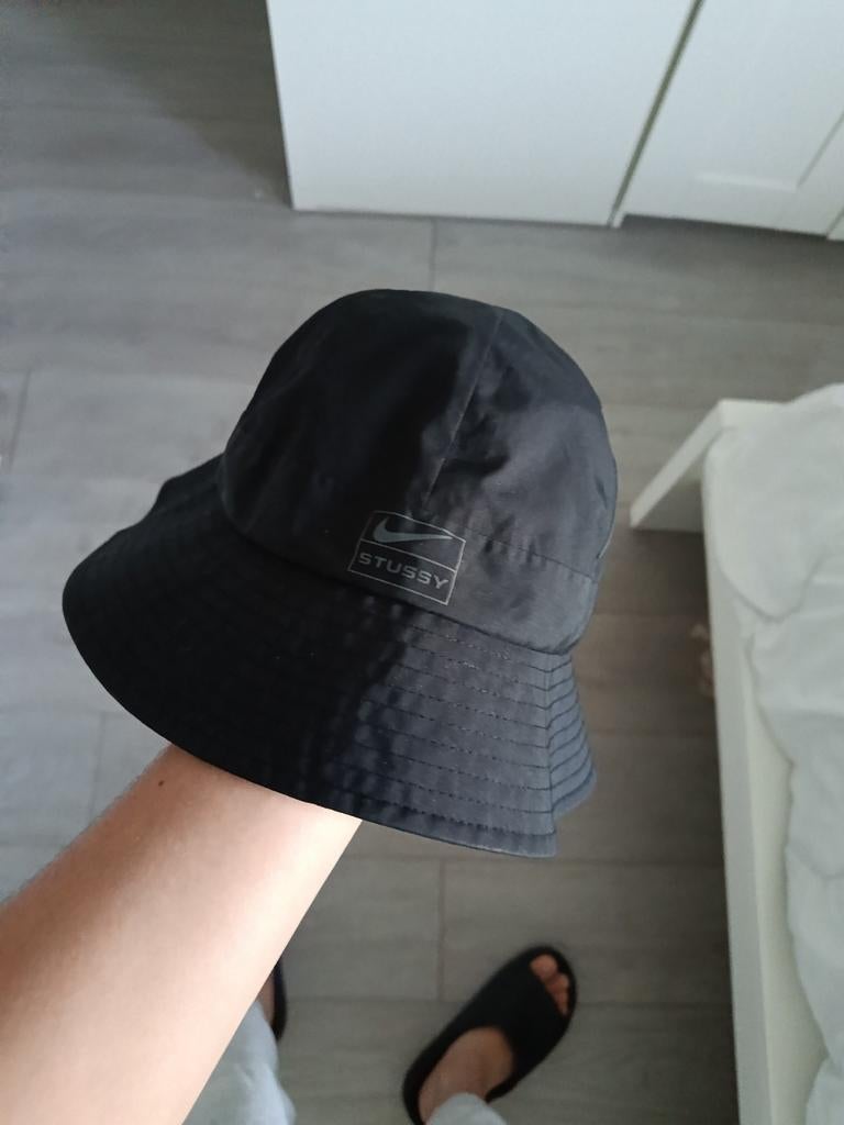 Chapeau bob Nike Storm-fit noir — Stüssy, Nike, Enlèvement, 57 cm (M, 7⅛ pouces) ou moins, Chapeau