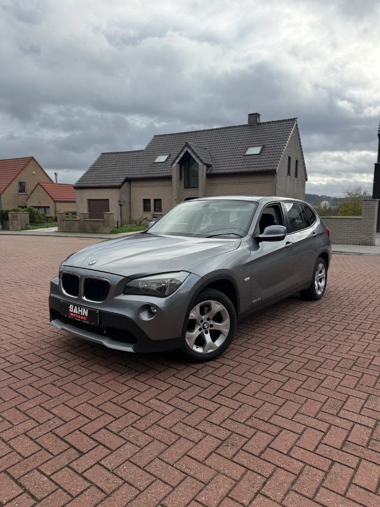 BMW X1 xDrive18d, Euro 5, https://public.car-pass.be/vhr/c334e886-0caf-4109-a0b0-798ebfff61d7, Bedrijf, Zilver of Grijs