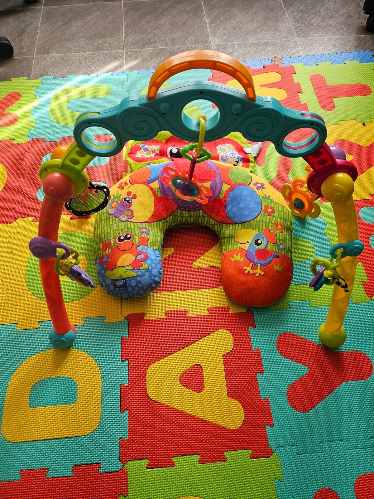 arche de jeu colorée pour bébé + oreiller, Enfants & Bébés, Enlèvement
